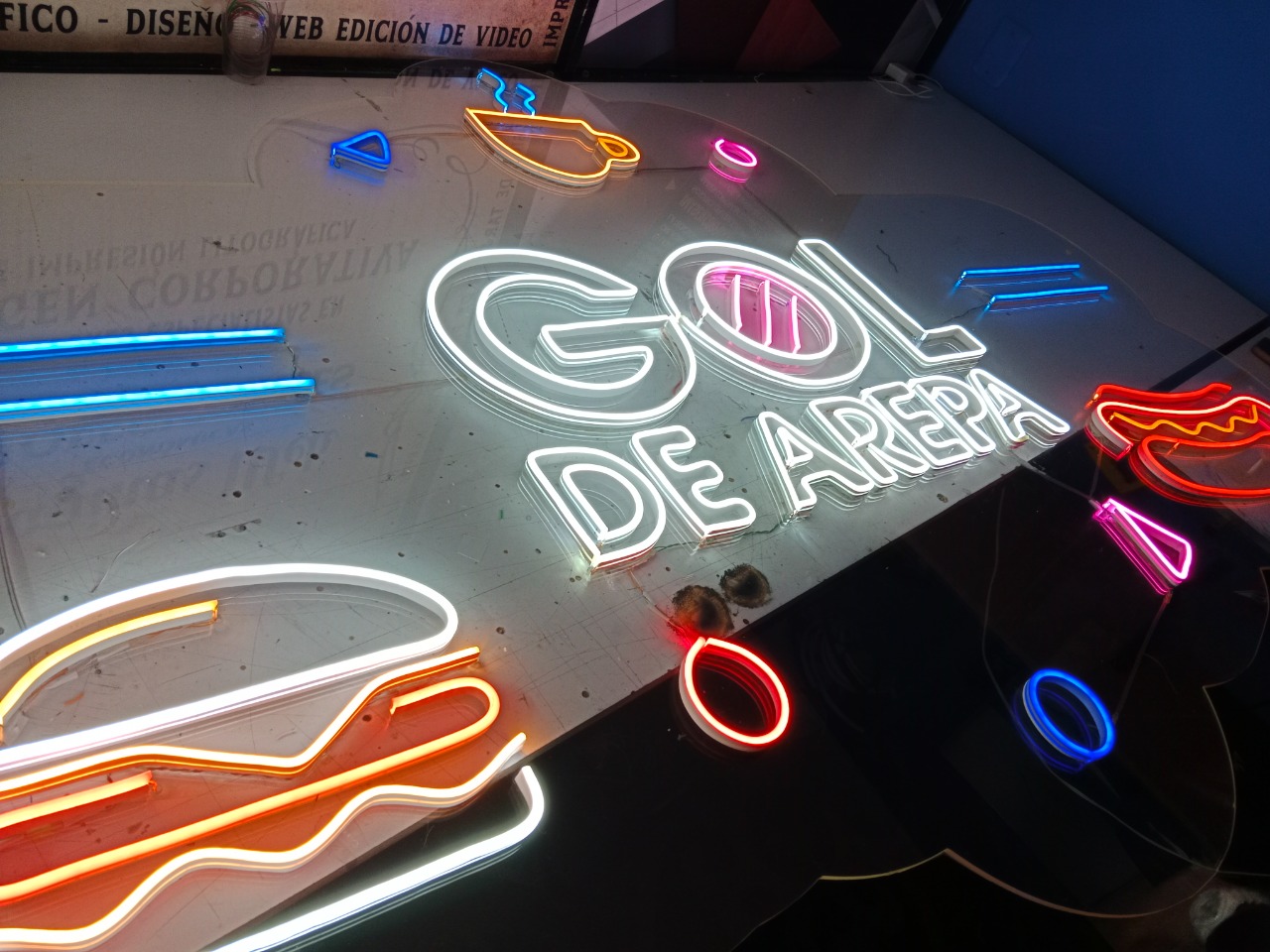 Avisos en neon